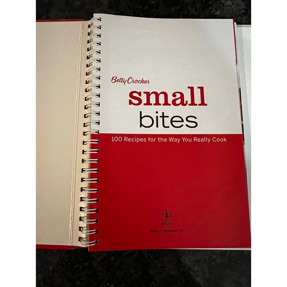 Betty Crocker Small Bites Cookbook 100 Recipes Spiral‎ Bound 2008